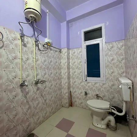 The City Escape Farmstay Shimla Room photo